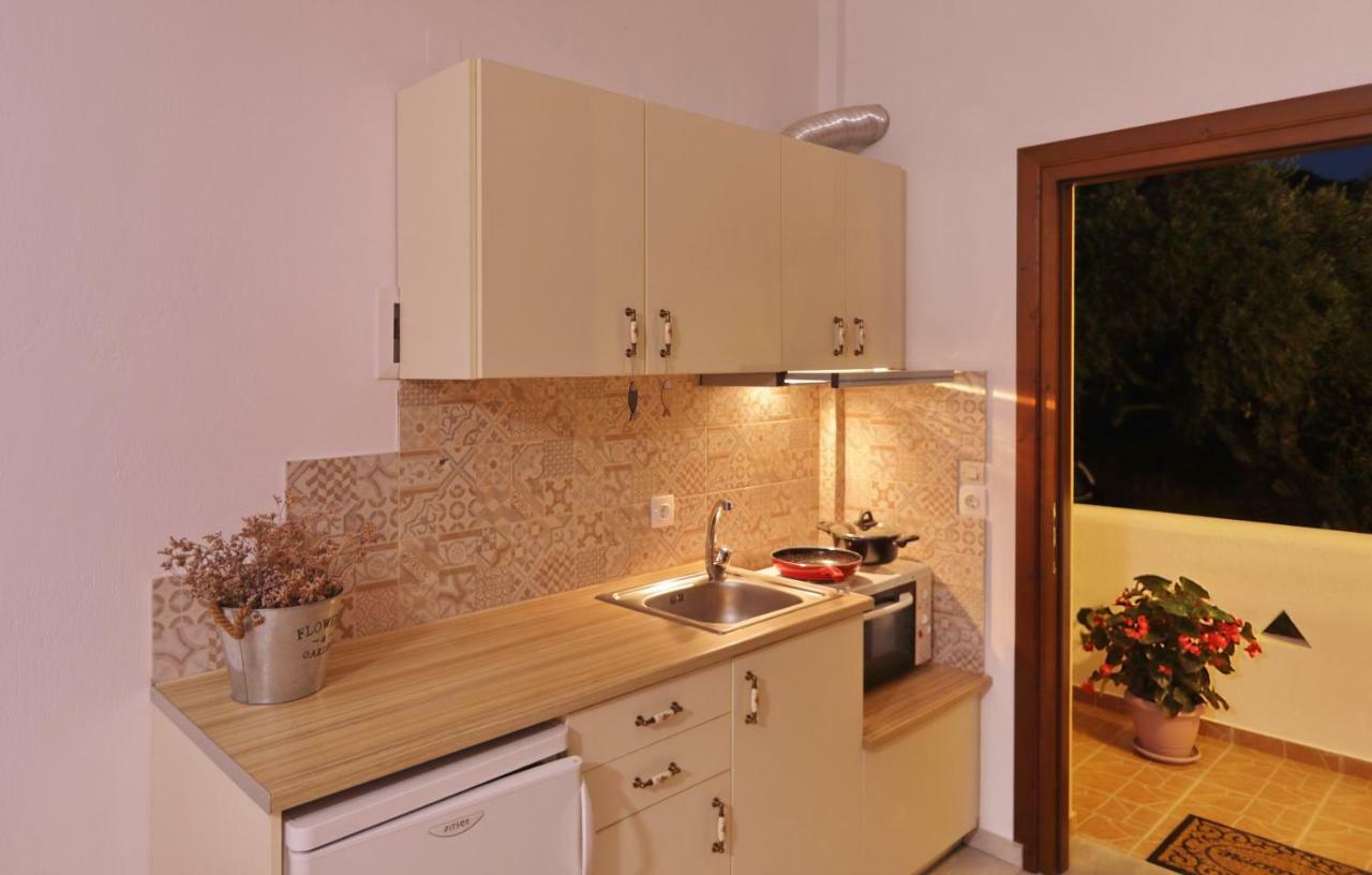 Giasemi Apartments Скопелос Екстериор снимка